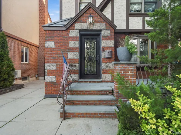 60-39 69th Lane, Maspeth, NY 11378