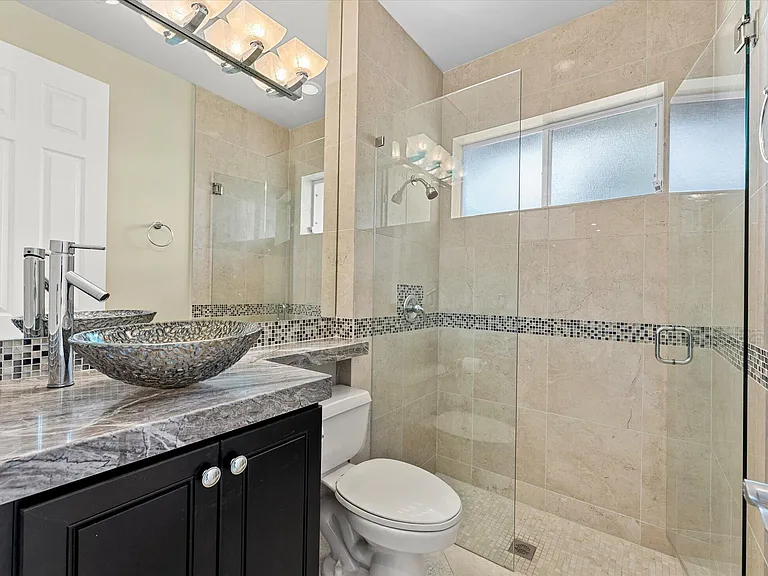 2579 Mayfair Ln — Photo 24