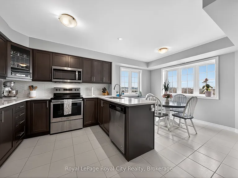 85 Mullin Dr #1B — Photo 9