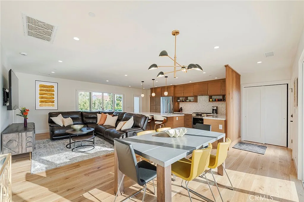3 bed, 1400 sqft, $7,950 — Photo 4