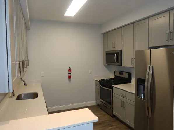 305 West Side Avenue image 10 of 22