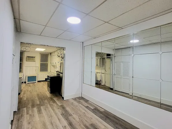 821 Metropolitan Avenue image 4 of 8