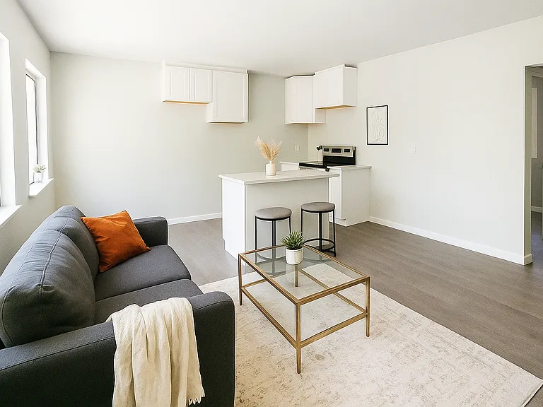 312 University Ave #7 — Photo 1
