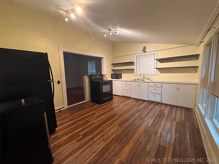 709 N 6th Ave — Photo 6