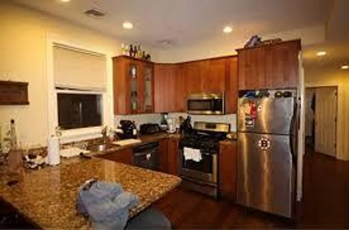 Building Photo - 735 Parker St #1