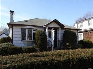 2686 Kenny Ave, Merrick, NY 11566