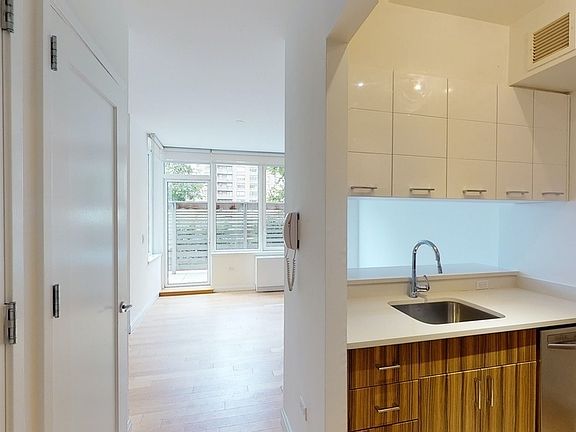 5th image of 775 Columbus Ave APT 10E