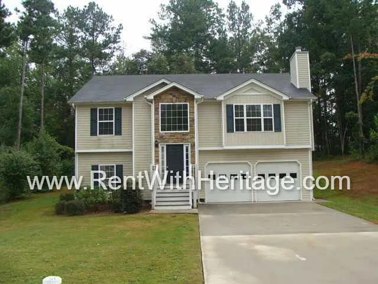1550 Cedar Hl — Photo 2