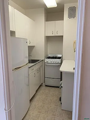 Rented by Akam Sales and Brokerage | media 2