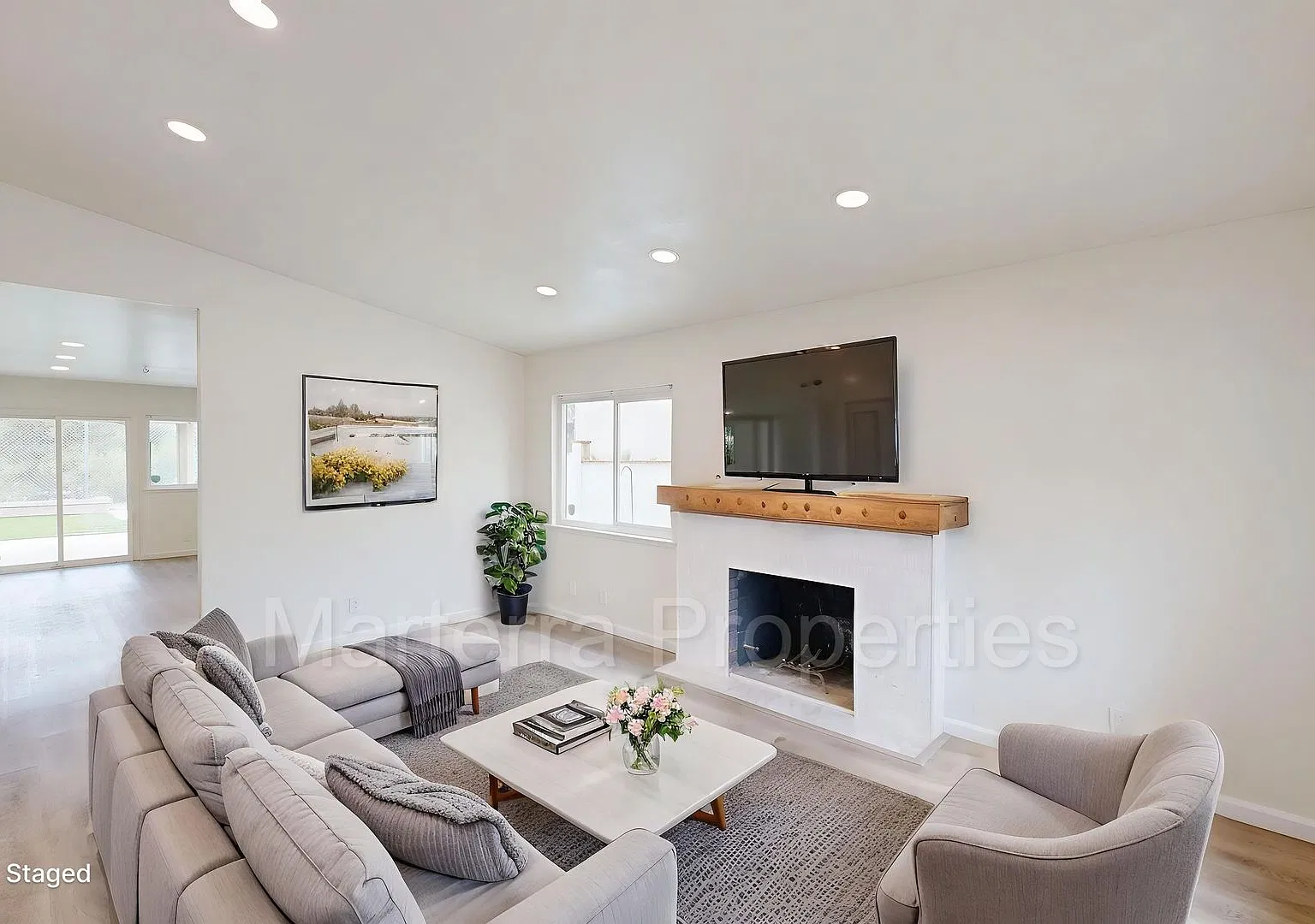 Amazing 3 Bedroom Home in Mission Viejo! — Photo 1