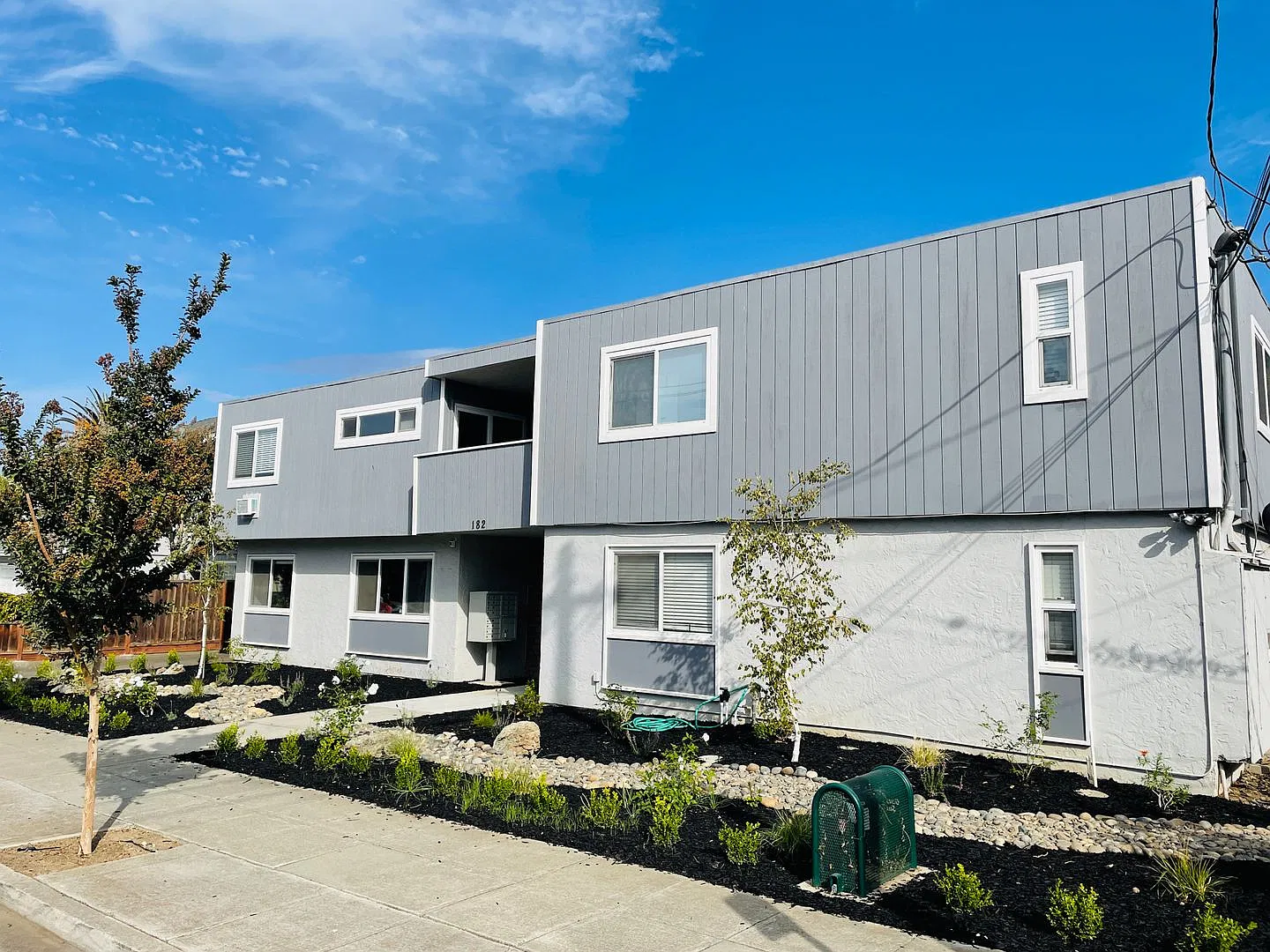 182 N. Murphy Avenue — Photo 1