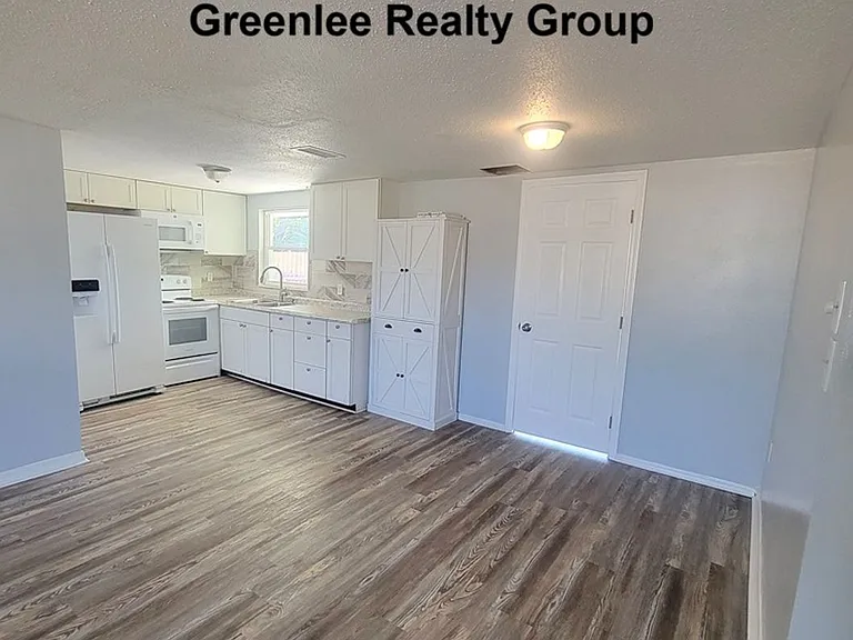 10225 Gardenia Ln — Photo 5