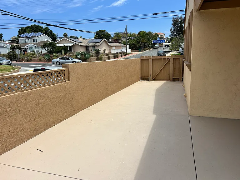 2586 Grandview St — Photo 31
