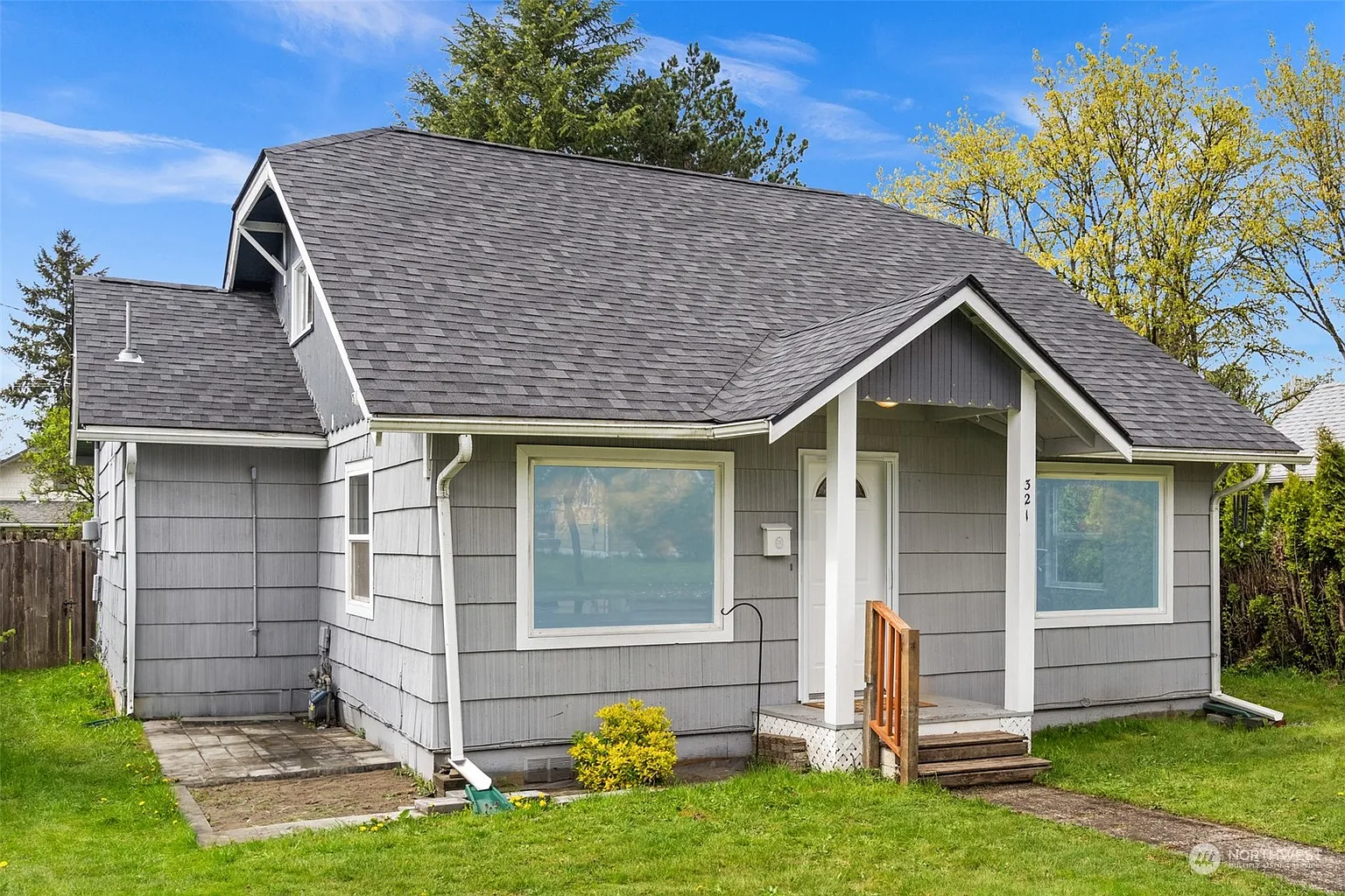 321 Latona Street photo 1