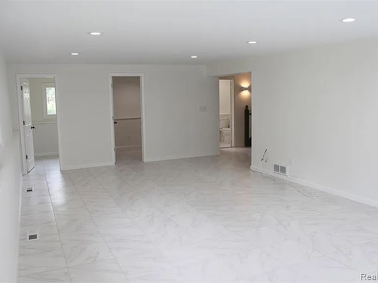 7246 Saint Auburn Dr — Photo 43