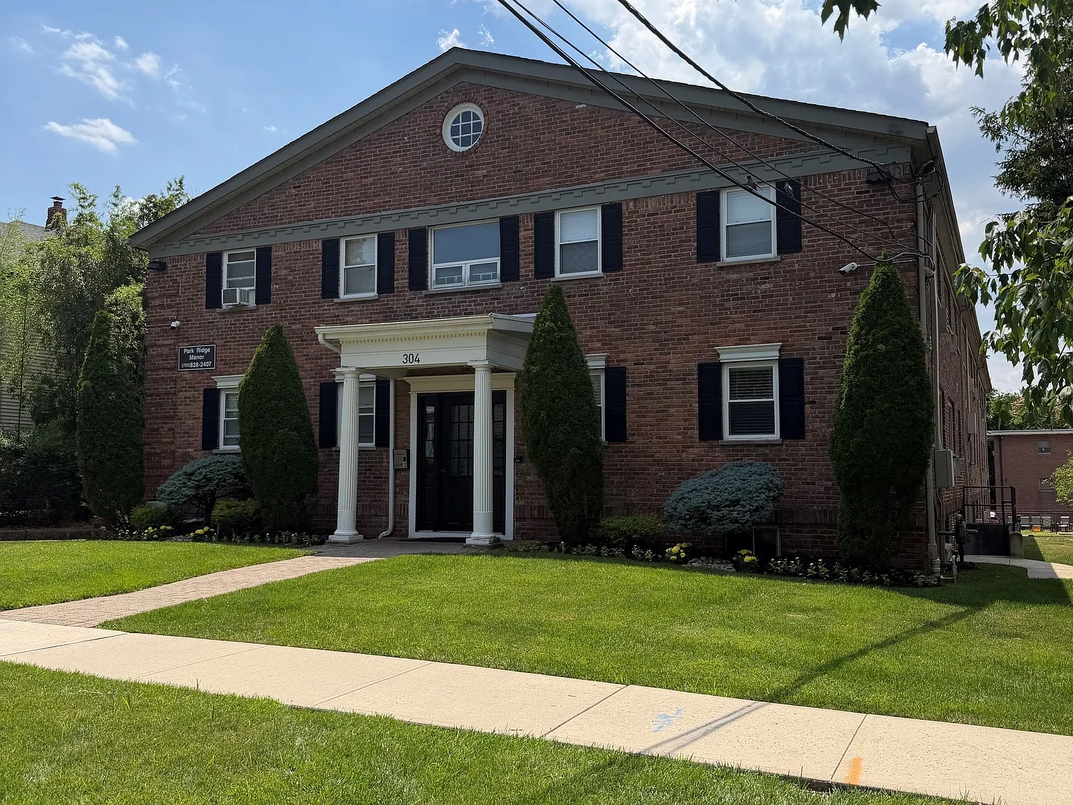 Park Ridge Manor — Photo 2