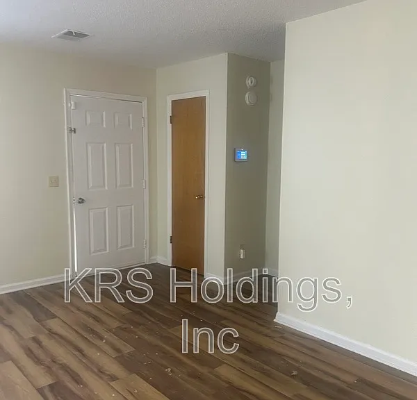 1181 Rosedale Dr — Photo 4