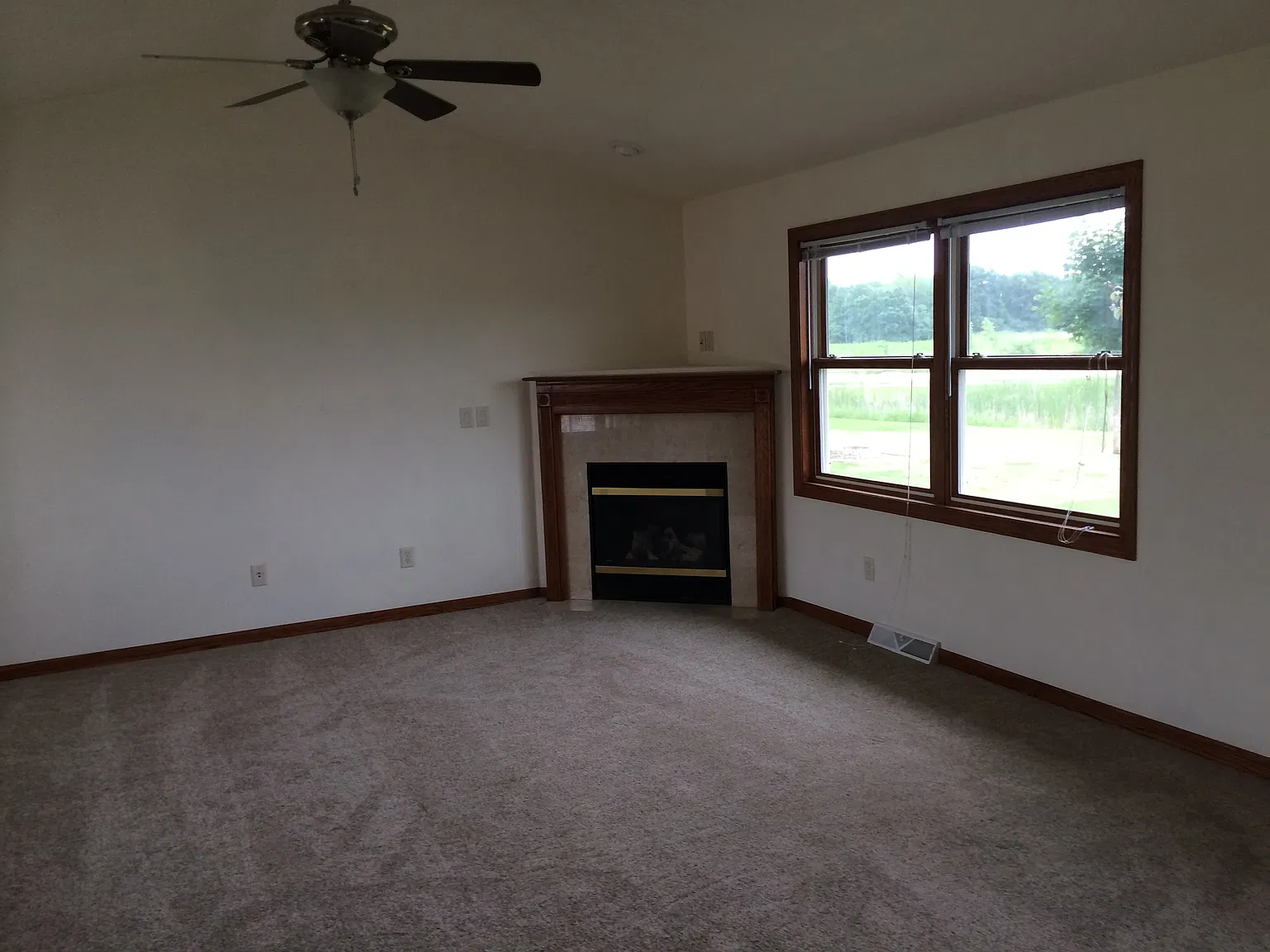 4 bed, 3.5 bath, 2300 sqft, $2,020 — Photo 2