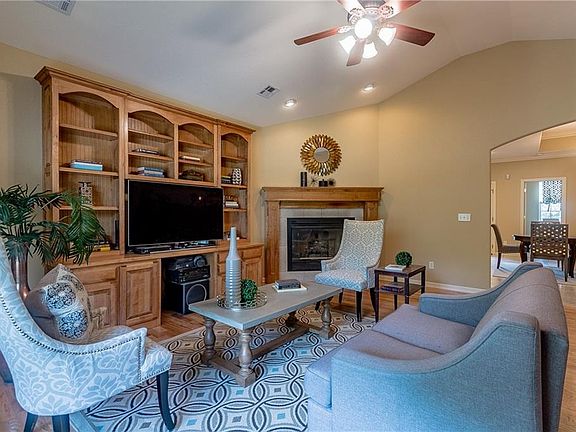 5th image of 19 Stirling Cir
