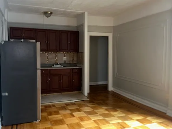 287 Linden Boulevard image 1 of 5