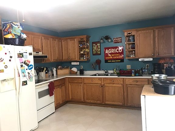 2nd image of 302 Sunset Dr