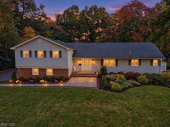 2nd image of 4 Walton Ln