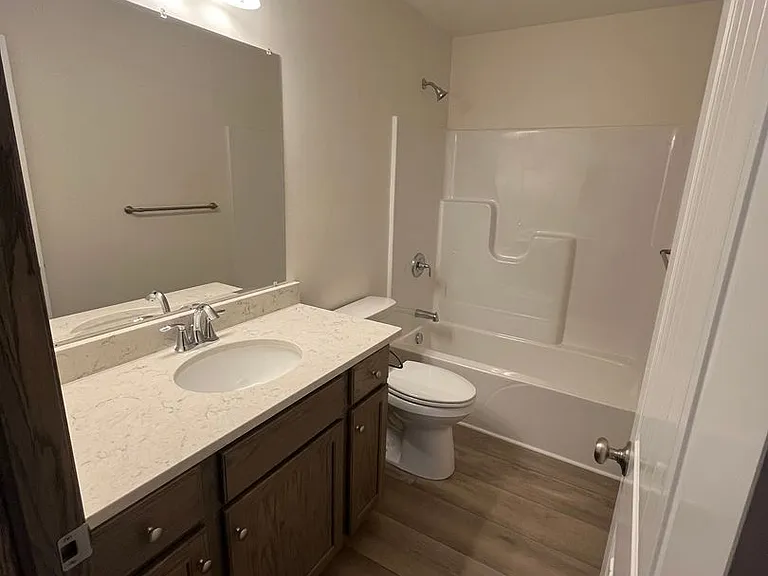 785 Glory Dr — Photo 16
