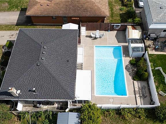 3rd image of 19 Melbourne Cres