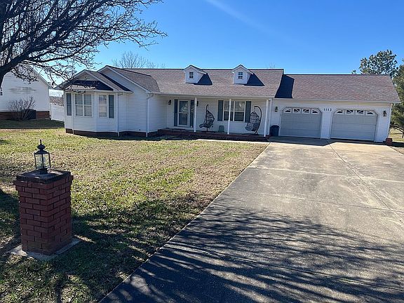 3rd image of 1113 Wildwood Rd