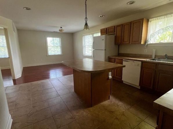 43 Main St APT 3