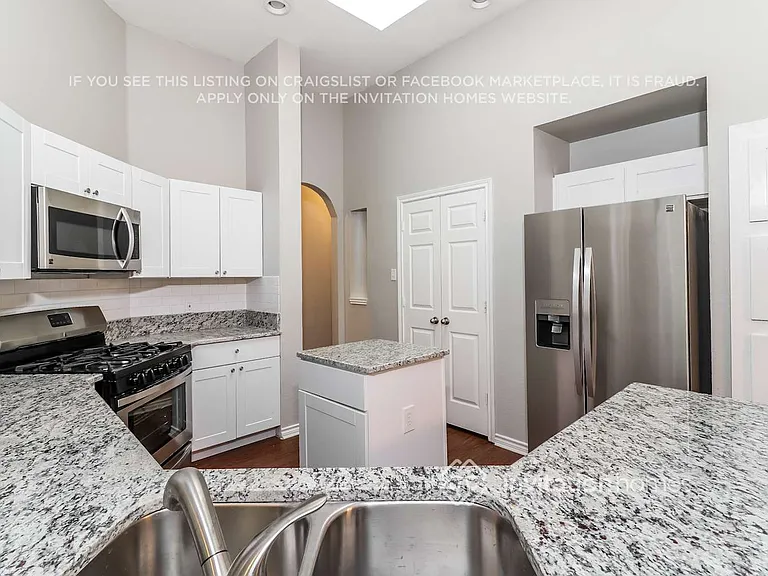 1617 Churchill Ln — Photo 6