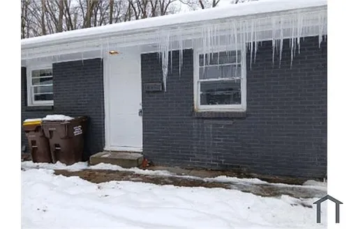 1017 Irving Ave Photo 1