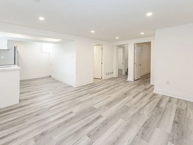 379 E 38th St #2 — Photo 11