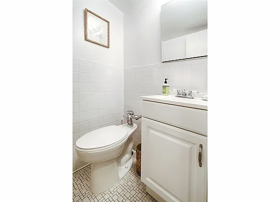 Rented by Warburg | media 7