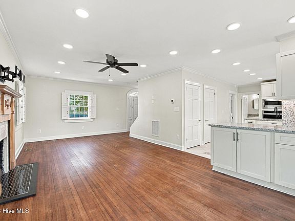 3rd image of 609 New Street