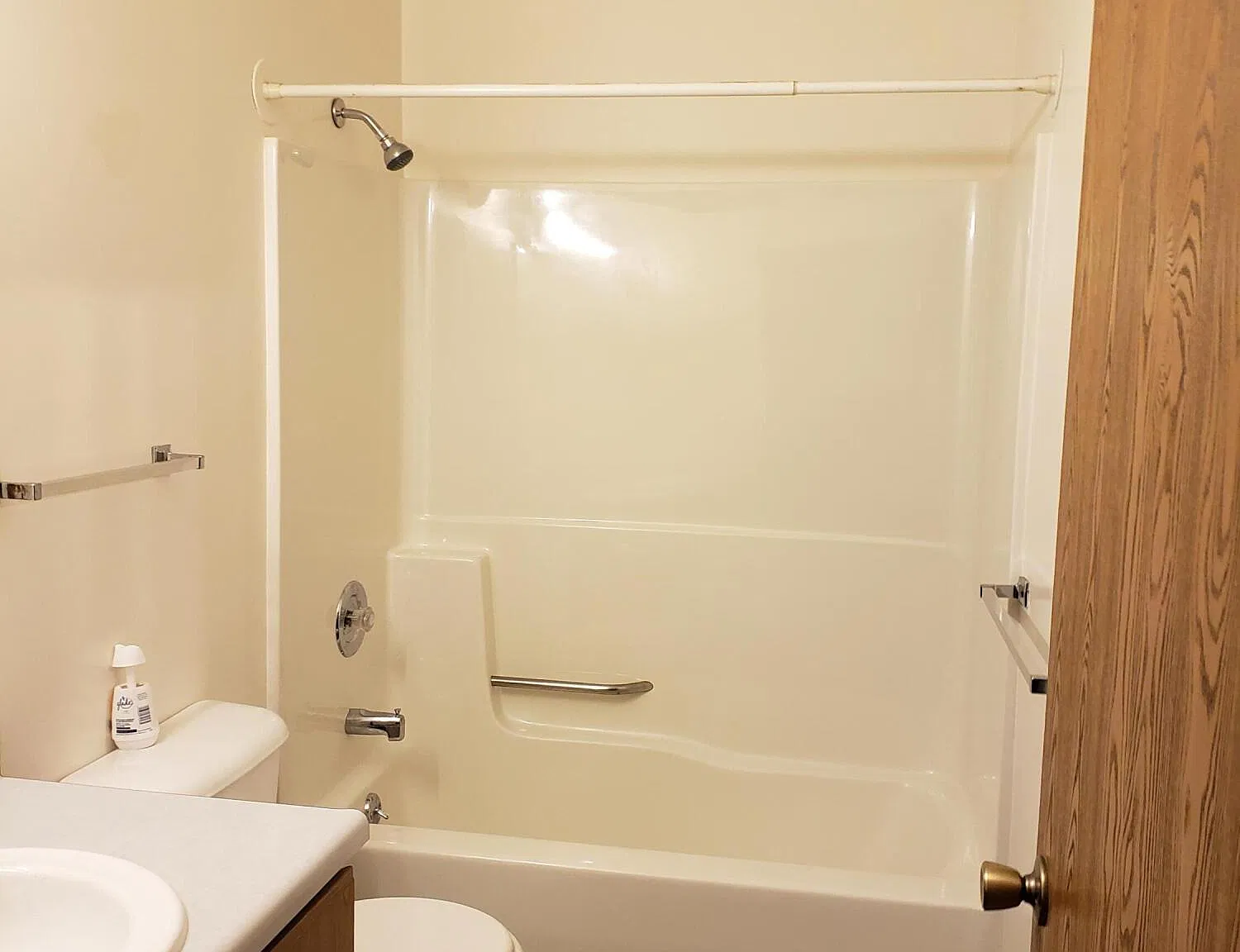 2 bed, 2.0 bath, 850 sqft, $950 — Photo 2