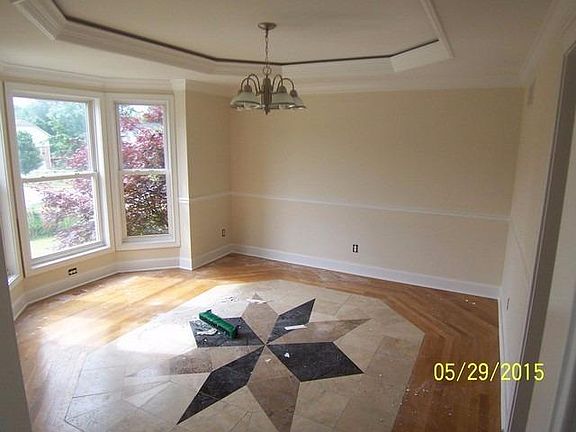 4th image of 10047 Thoroughbred Ln