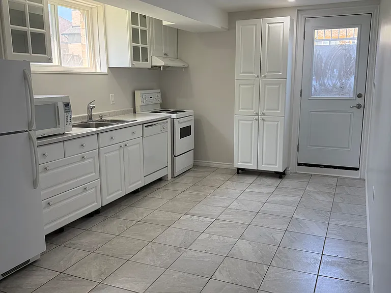 135 Monarch St #BASEMENT — Photo 3