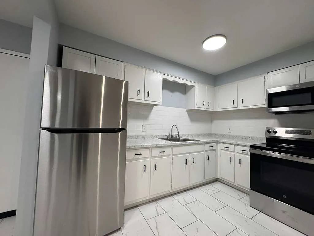 2 bed, $1,750 — Photo 1
