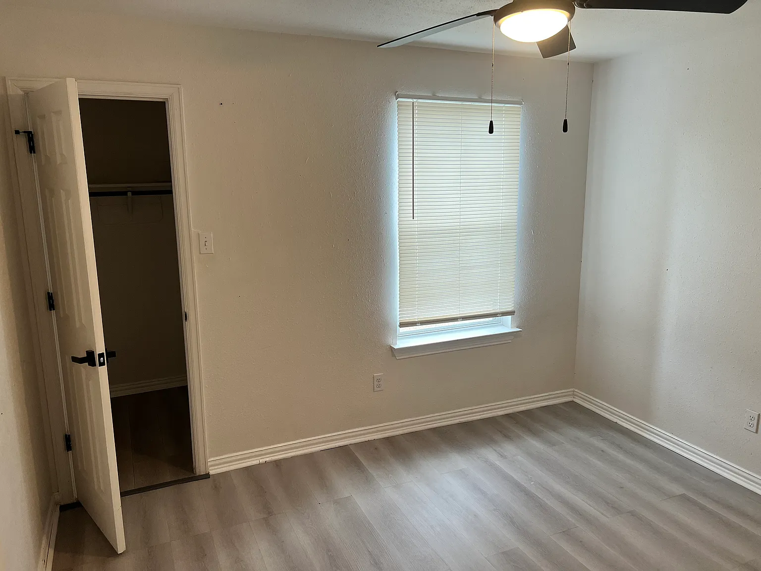 3 bed, 1300 sqft, $1,650 — Photo 4