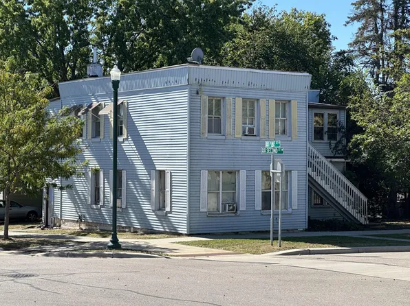 201 2nd St W, Chaska, MN 55318