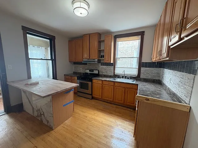 3 bed, 1200 sqft, $1,900 — Photo 3