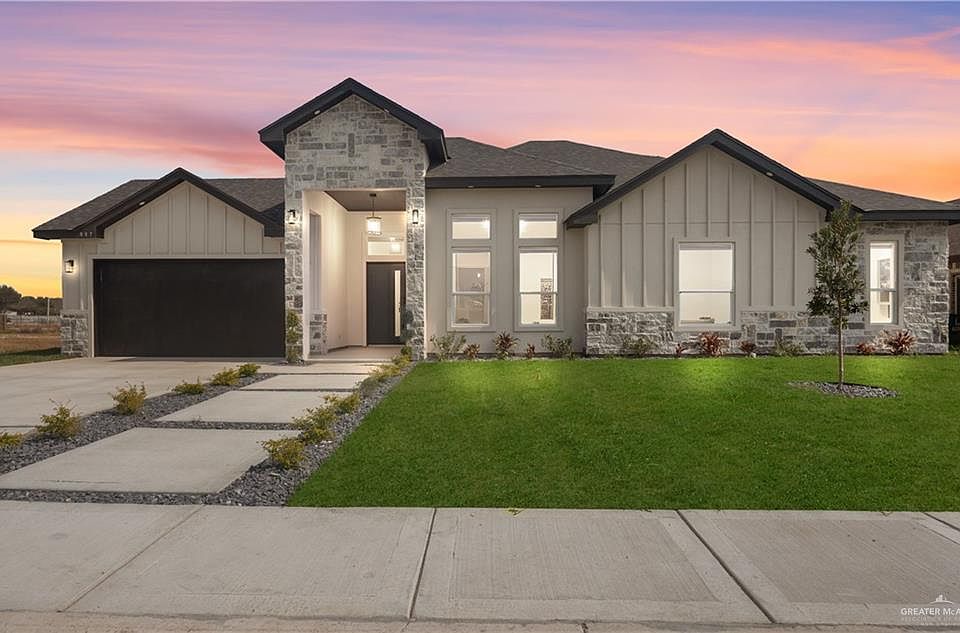 1st image of 907 Platinum St