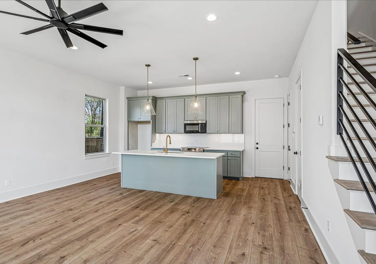 Brand New Luxury Townhome — Photo 3