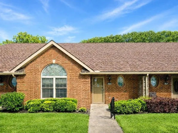 815 Village Dr, Pittsburgh, PA 15237