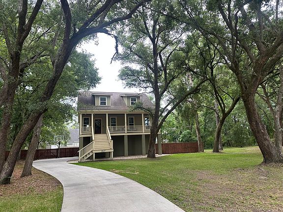 3rd image of 3637 Hilton Dr