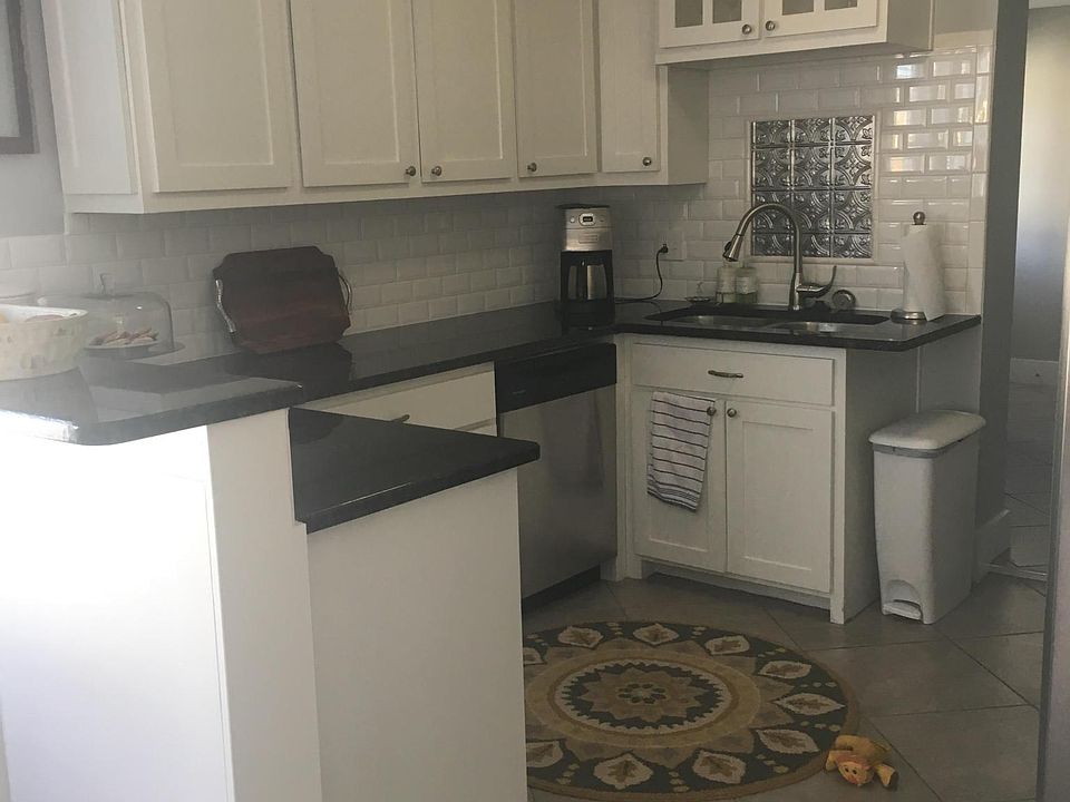 1st image of 612 Woodlawn Ave Floor 2