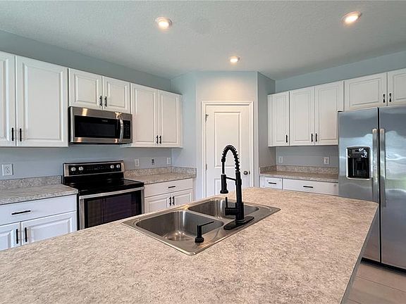 4th image of 2811 Parkfield Rd