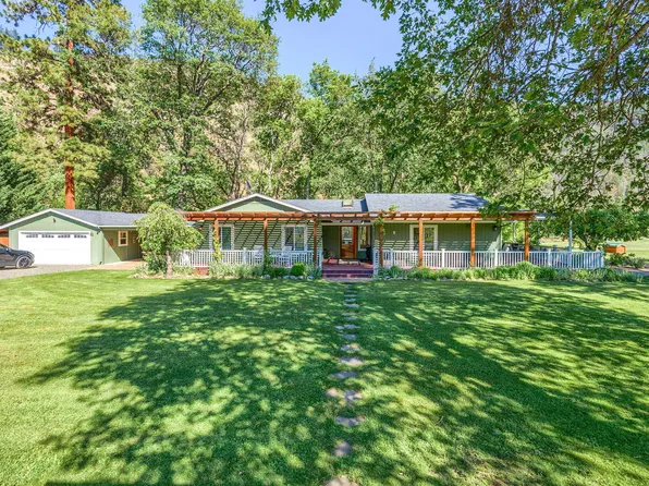 8127 Upper Applegate Rd, Jacksonville, OR 97530