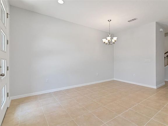 5th image of 2913 Windmill Dr